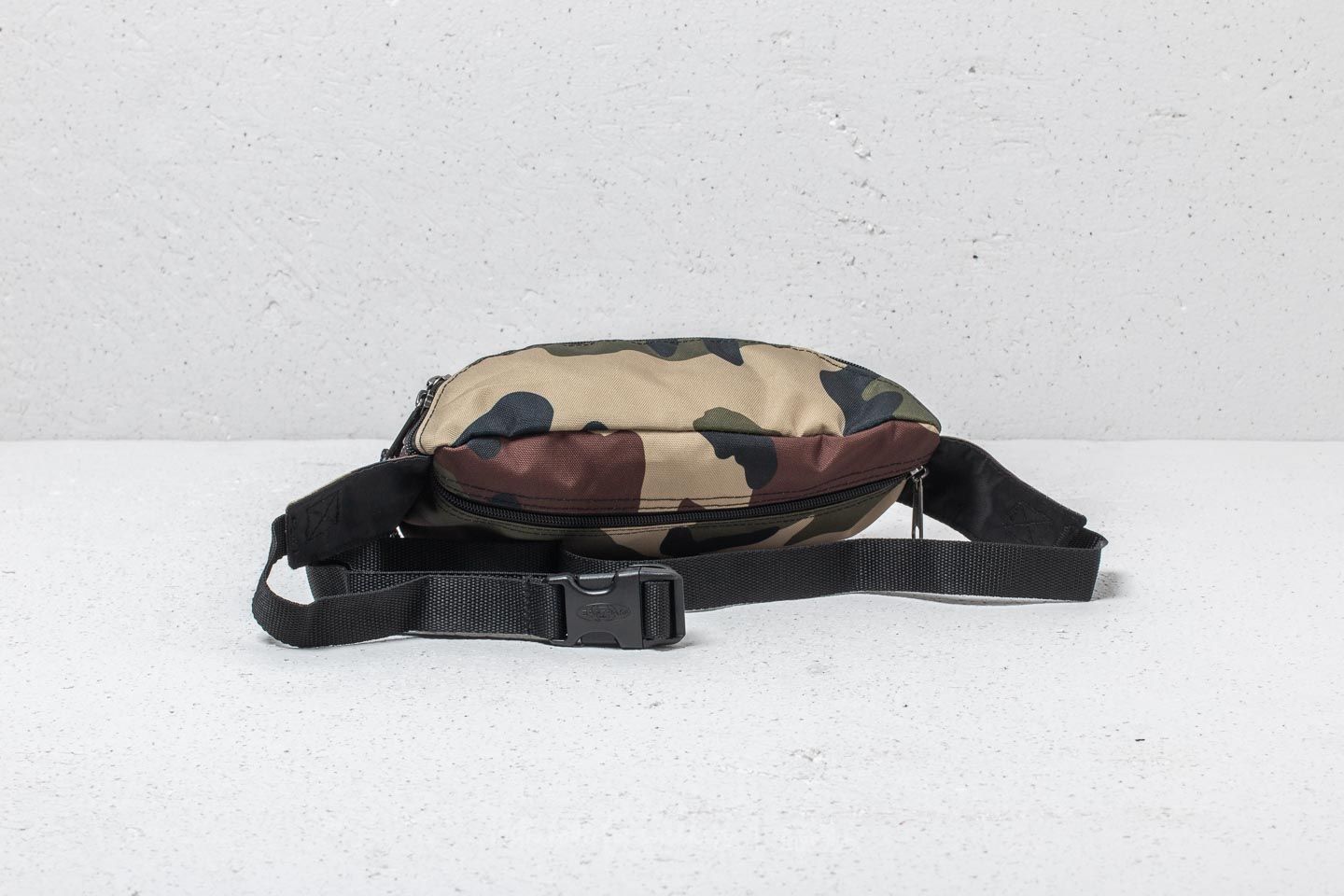 Eastpak doggy bag camo hotsell