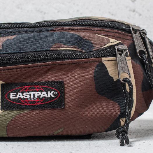 Eastpak doggy bag camo 2025