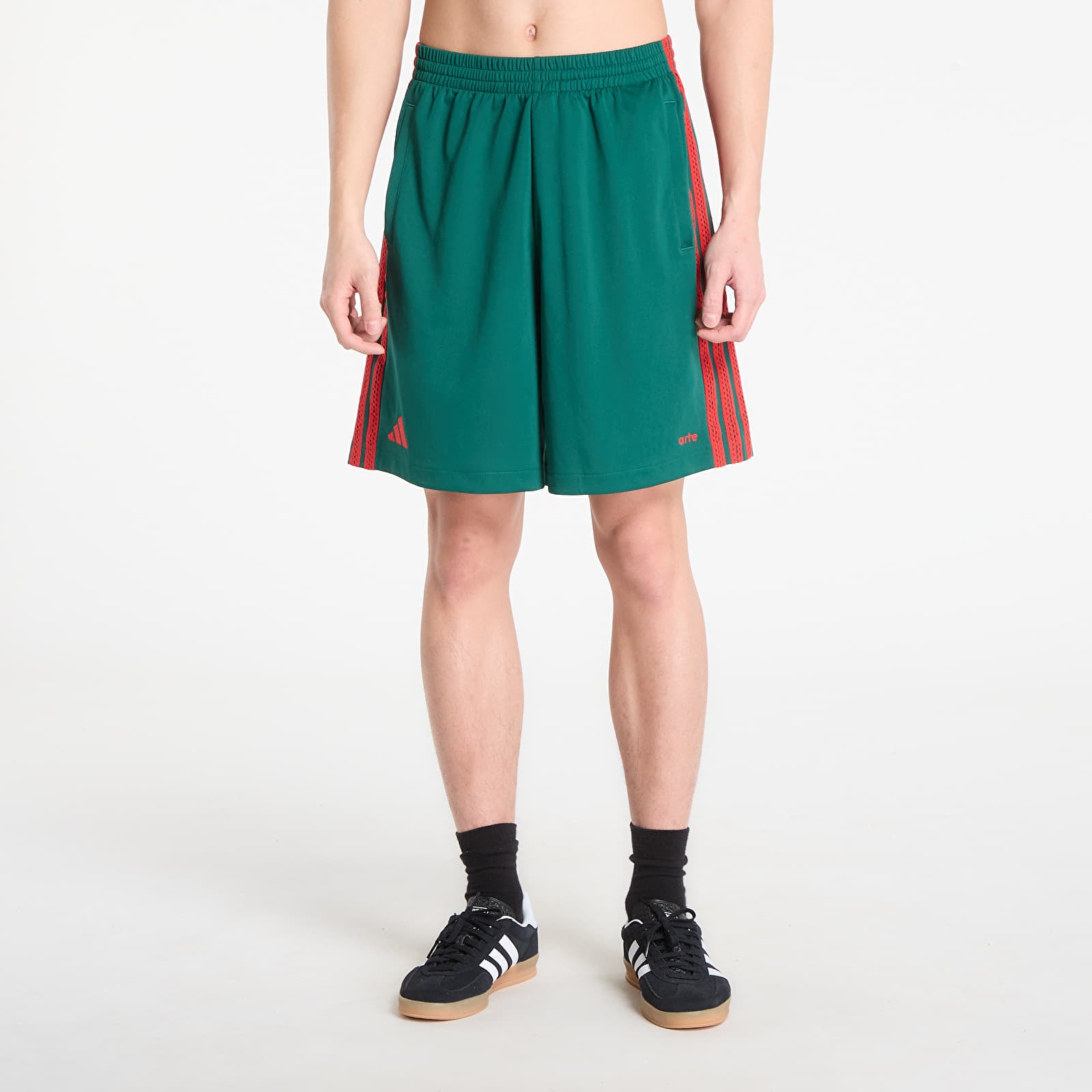 Shortsit adidas x Arte Shorts Collegiate Green