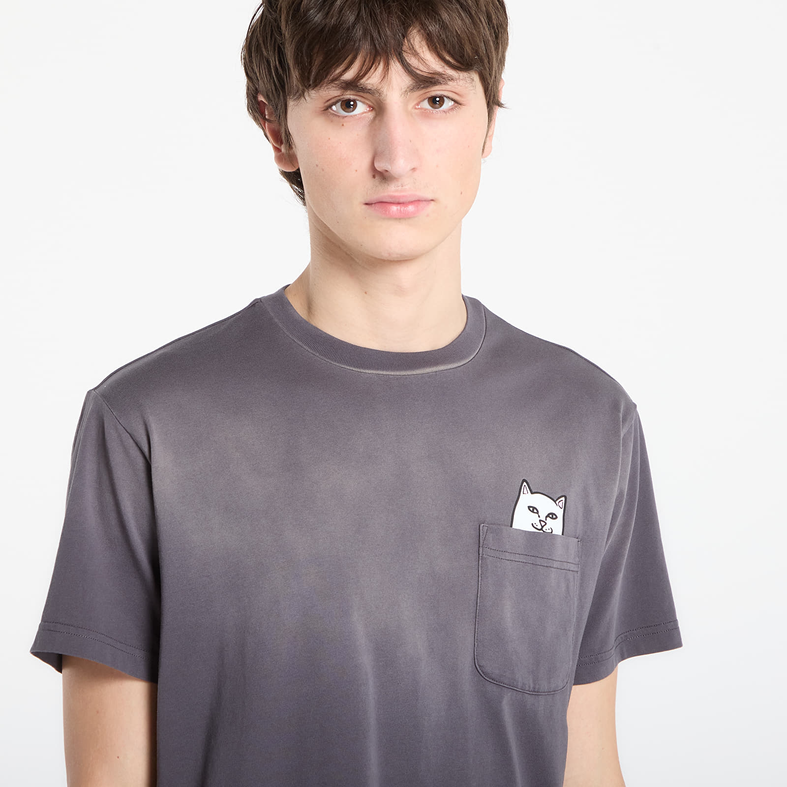 Männer T-Shirts RIPNDIP Lord Nermal Pocket Tee Charcoal Vintage Wash