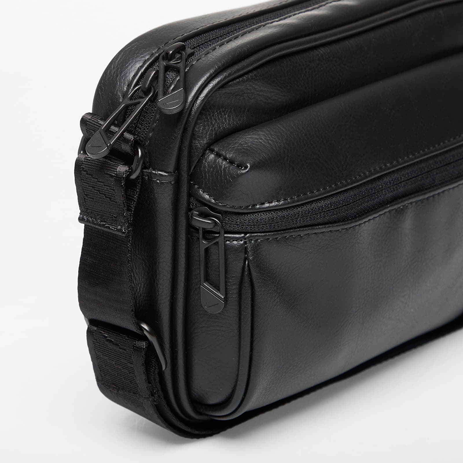 Moške torbe za na ramo Nike Heritage Premium Crossbody Bag (3L) Black/ Black/ Sm Blk Elctrdep