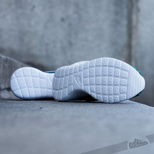 Nike roshe 2025 run enfant argent