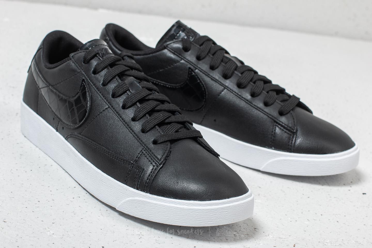 Nike blazer low le cheap black