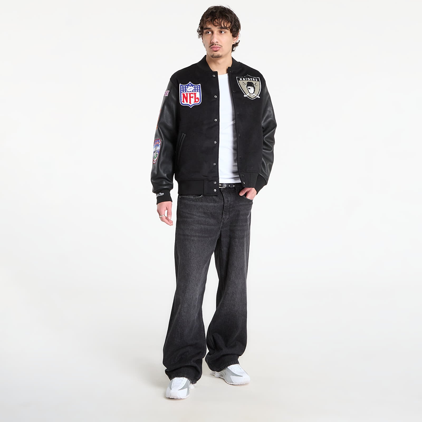 Takit MItchell & Ness NFL Blackout Collection Varsity Jacket Oakland Raiders Black