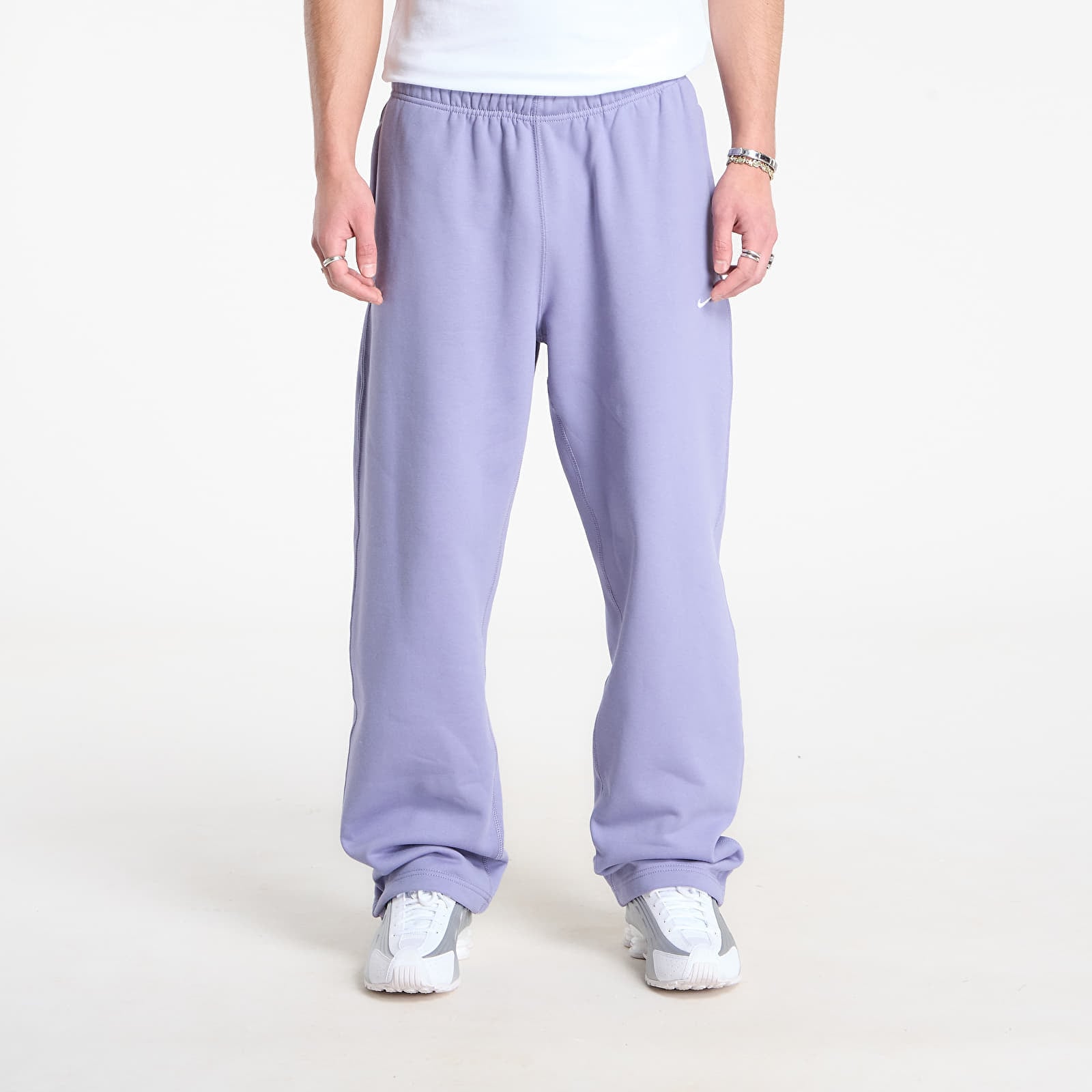 Pantaloni de trening Nike Solo Swoosh Mens Fleece Open-Hem Pants Iron Purple/ White XS