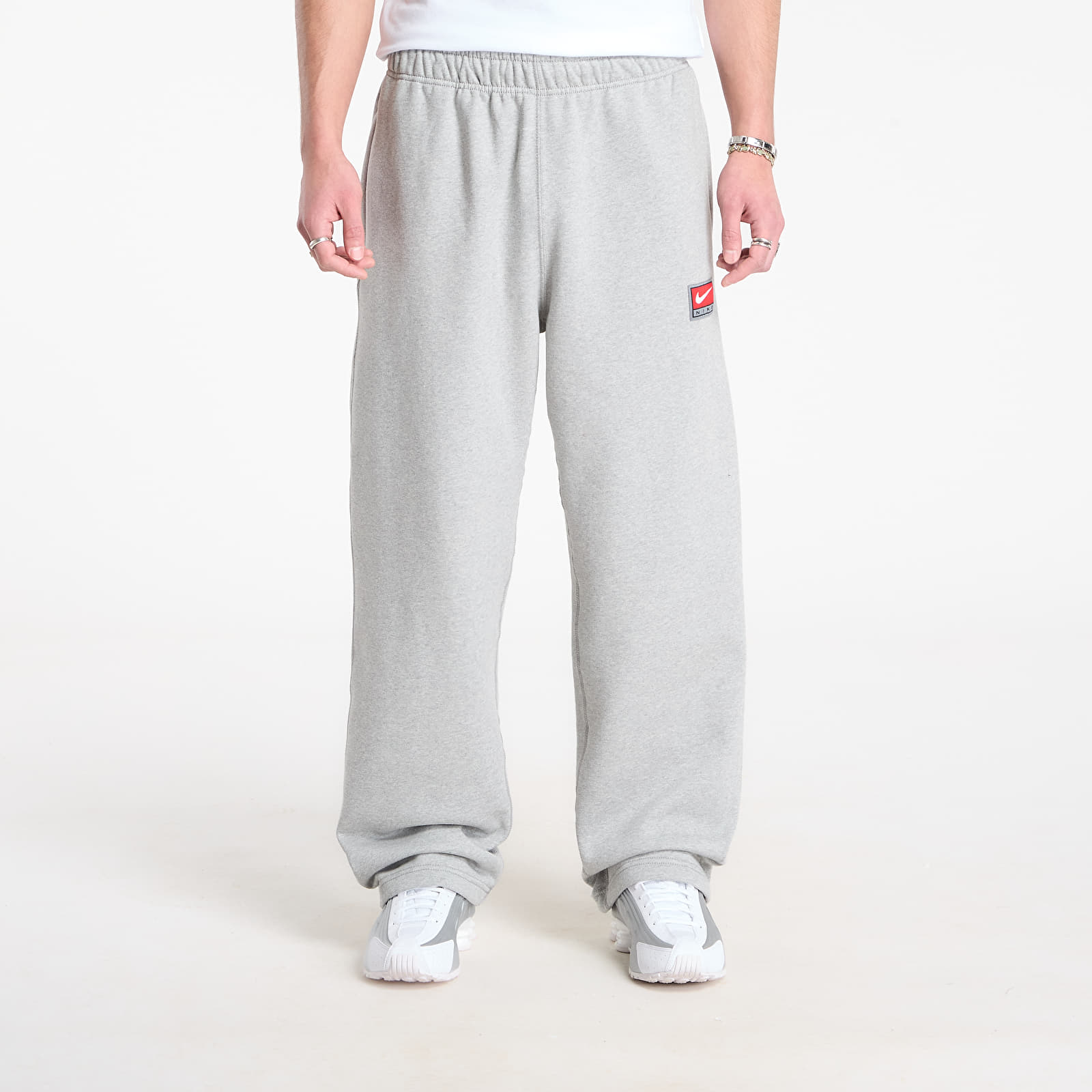 Tepláky Nike Solo Swoosh Men's Fleece Open-Hem Pants Dk Grey Heather/ White
