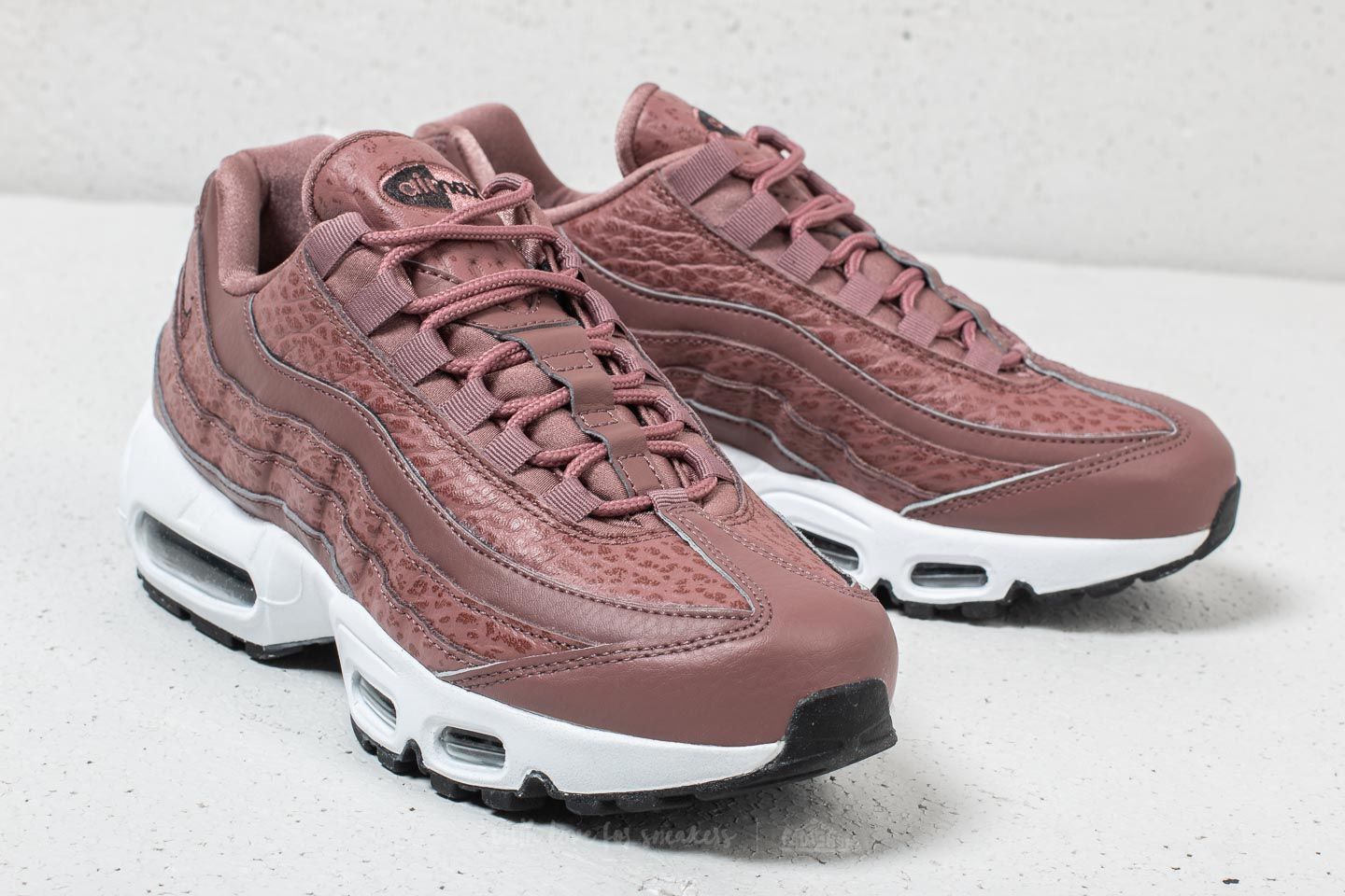 Chaussures et baskets femme Nike Wmns Air Max 95 Lea Smokey Mauve Smokey Mauve Footshop