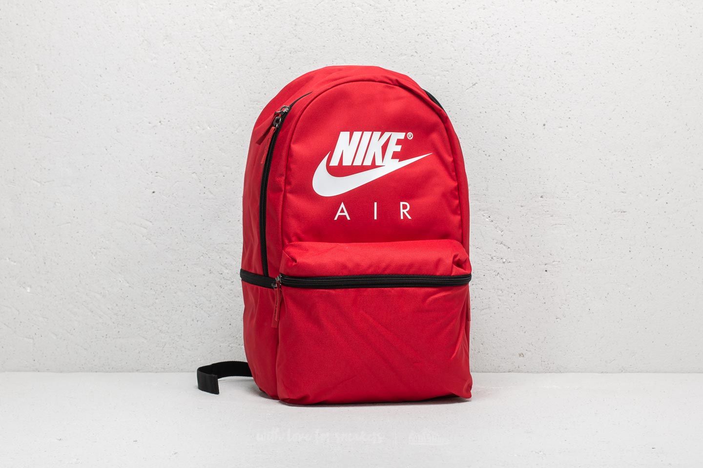 Nike air bag red 2025