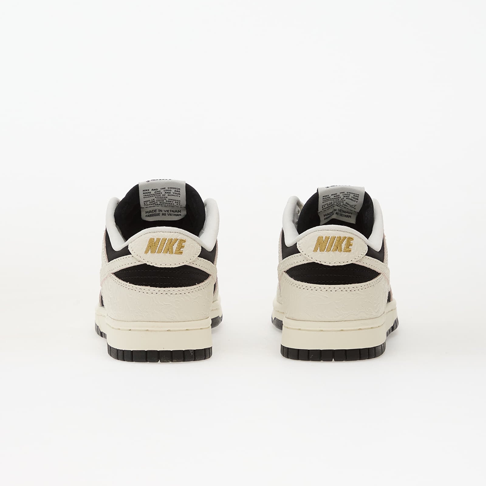 Moteriška avalynė Nike W Dunk Low Black/ Sail-Sail-Metallic Gold