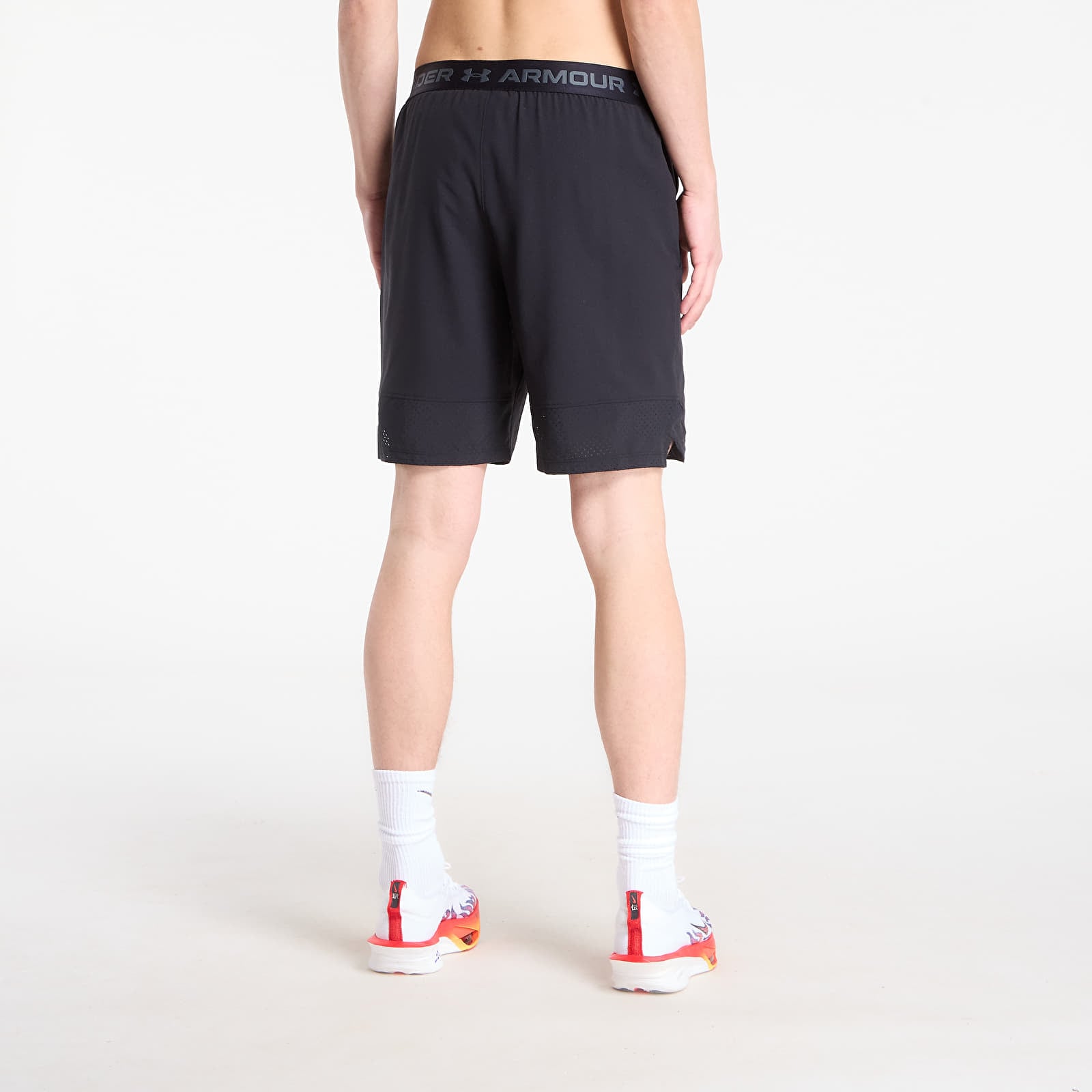 Šorti Under Armour Vanish Woven Shorts Black/ Pitch Gray