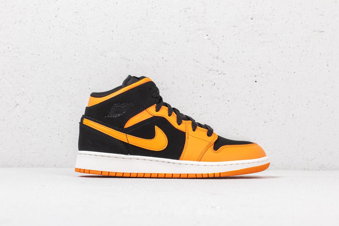 Women's shoes Air Jordan 1 Mid (GS) Black/ Orange Peel-Sail