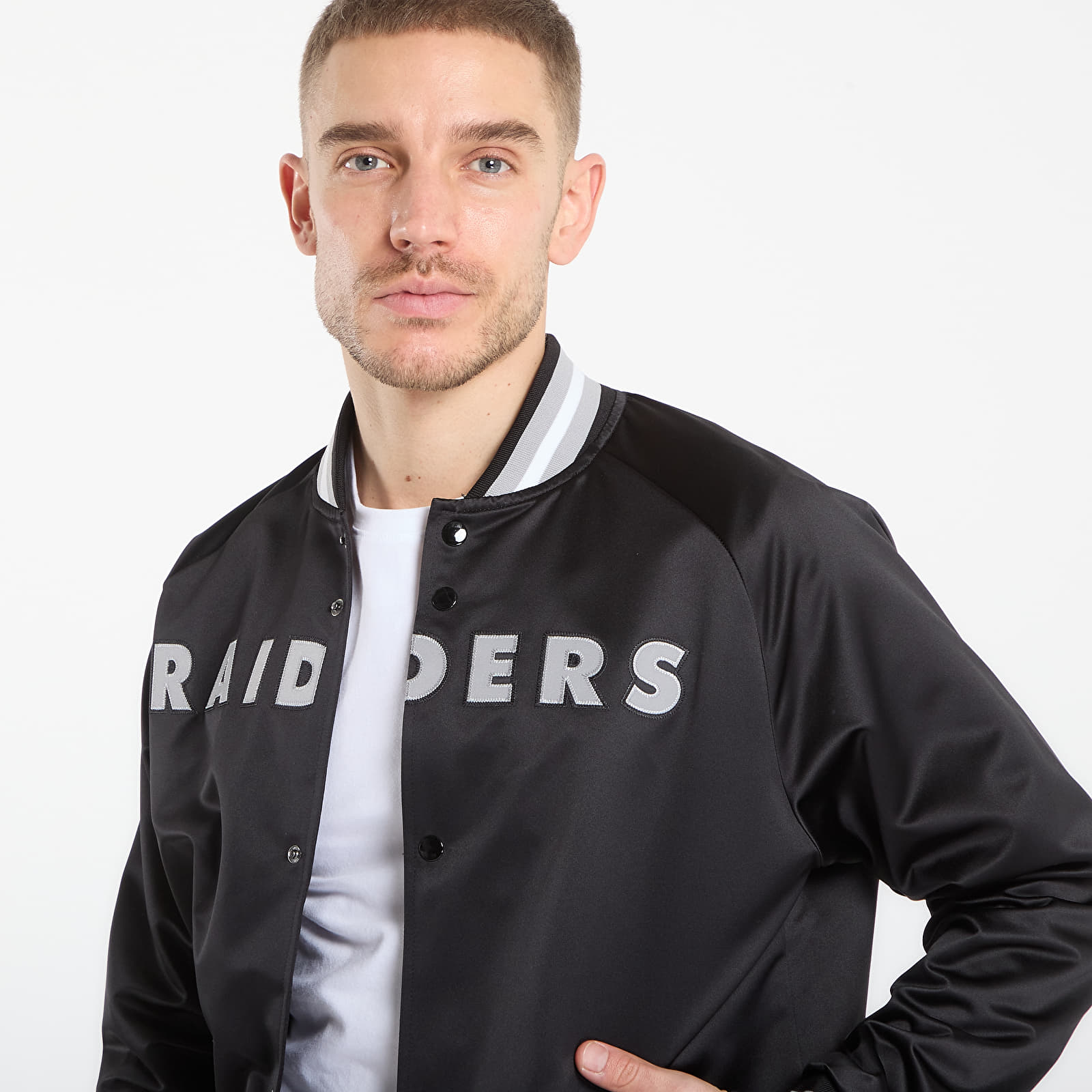 Takit Mitchell & Ness NFL Lightweight Satin Jacket Vintage Logo Raiders Black