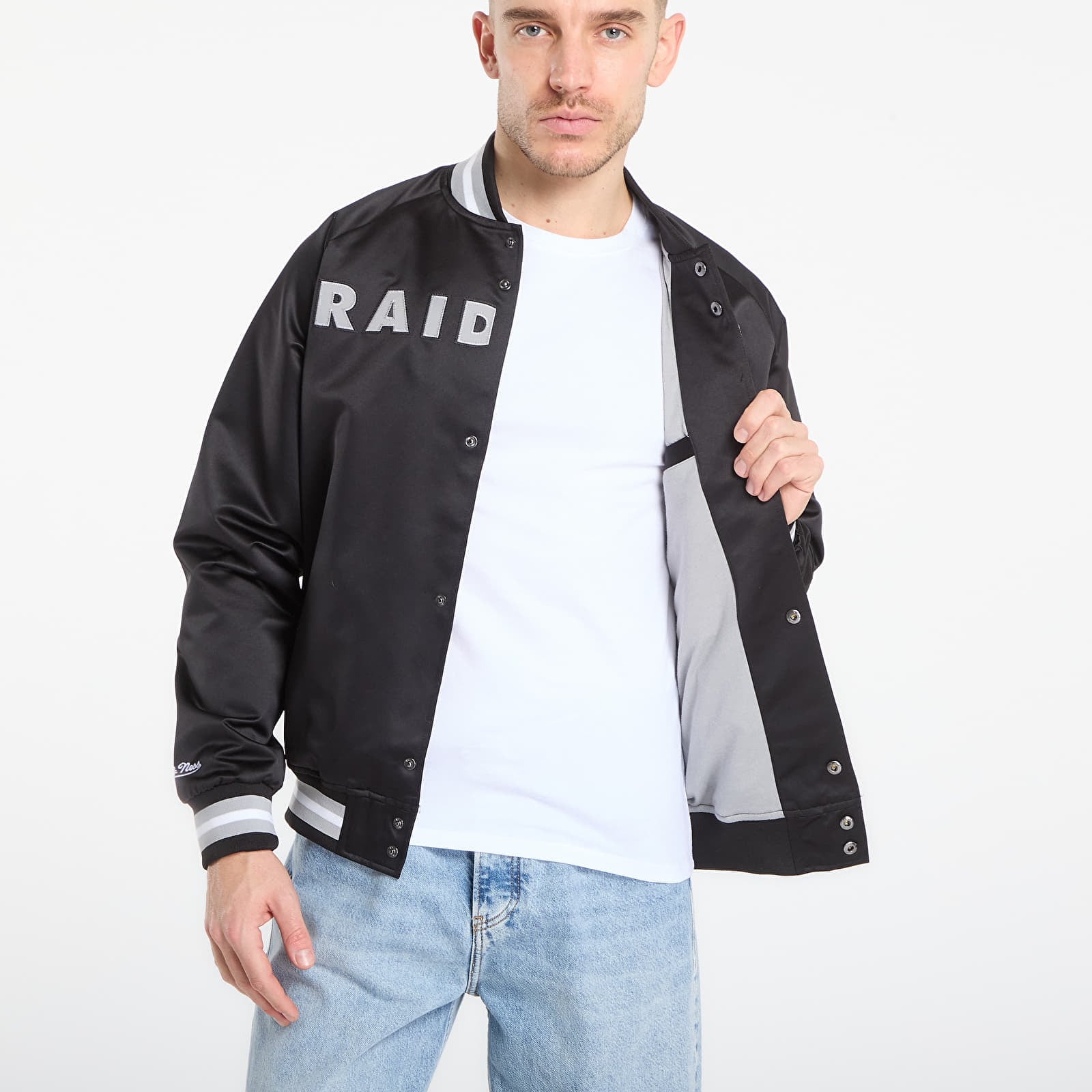 Takit Mitchell & Ness NFL Lightweight Satin Jacket Vintage Logo Raiders Black