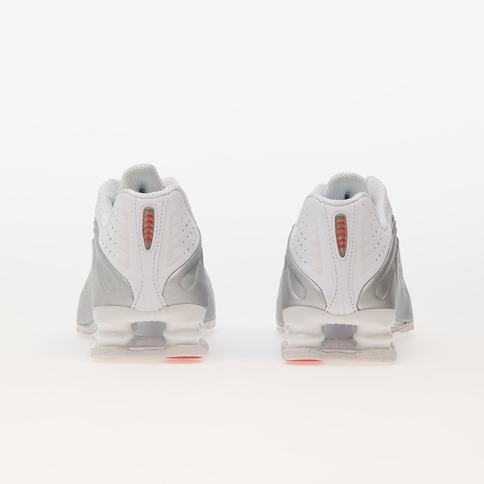 Damesschoenen Nike W Shox R4 White/ White-Metallic Silver-Max Orange