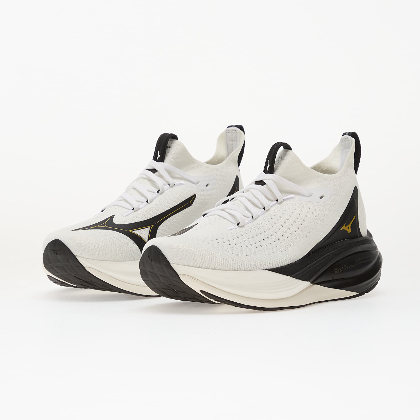 Herren Sneaker und Schuhe Mizuno Neo Vista 2 (U) White/ Black/ Gold