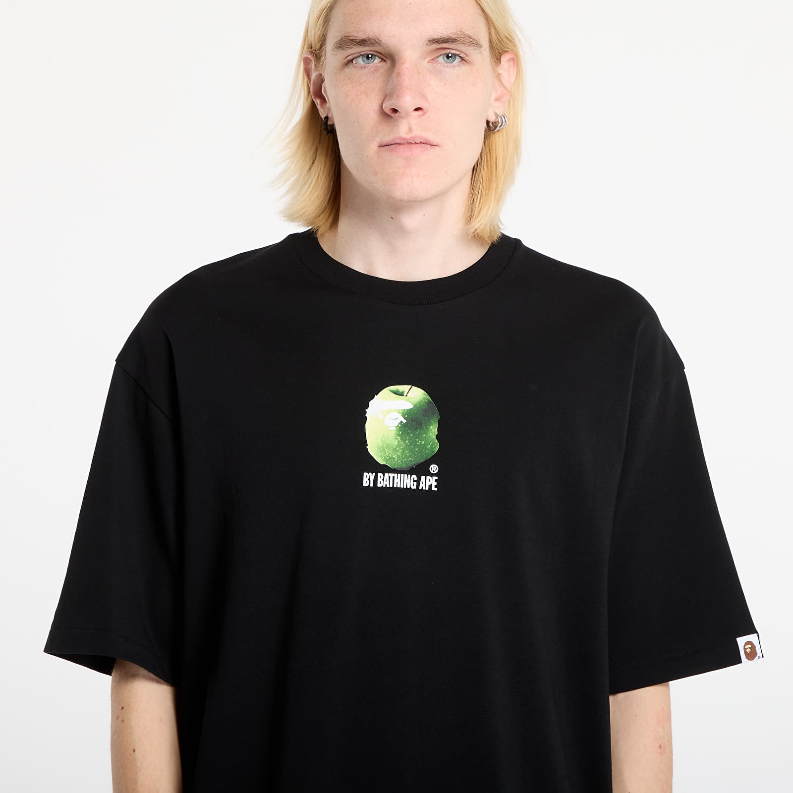 T-skjorter A BATHING APE Apple Graphic By Bathing Ape Relaxed Fit Tee Black