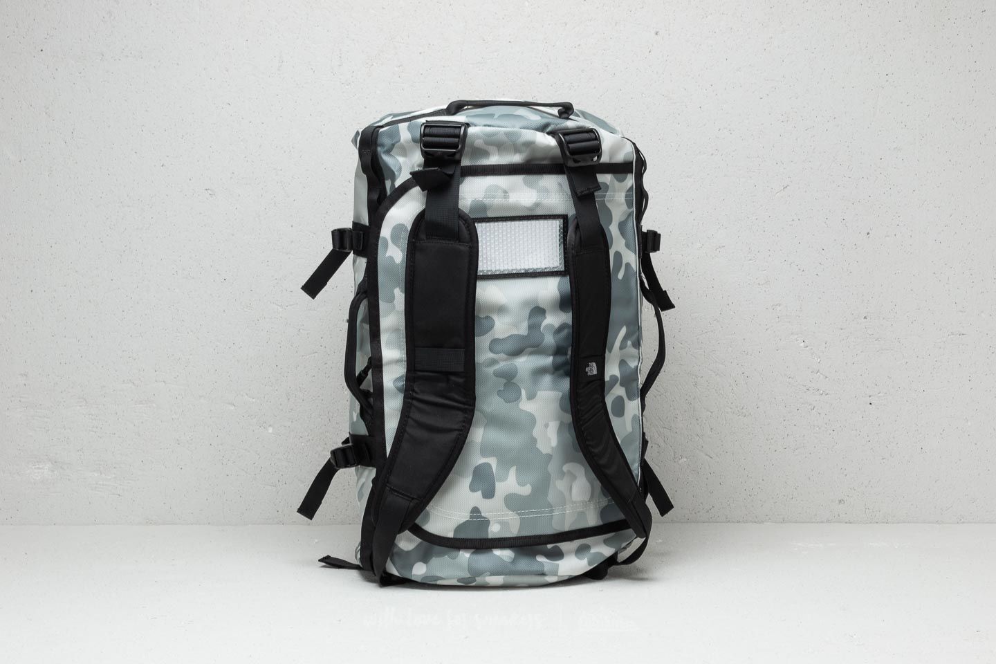 Crossbody táskák The North Face Base Camp Medium Duffel TNF White Macrofleck Camo Print/ TNF Black