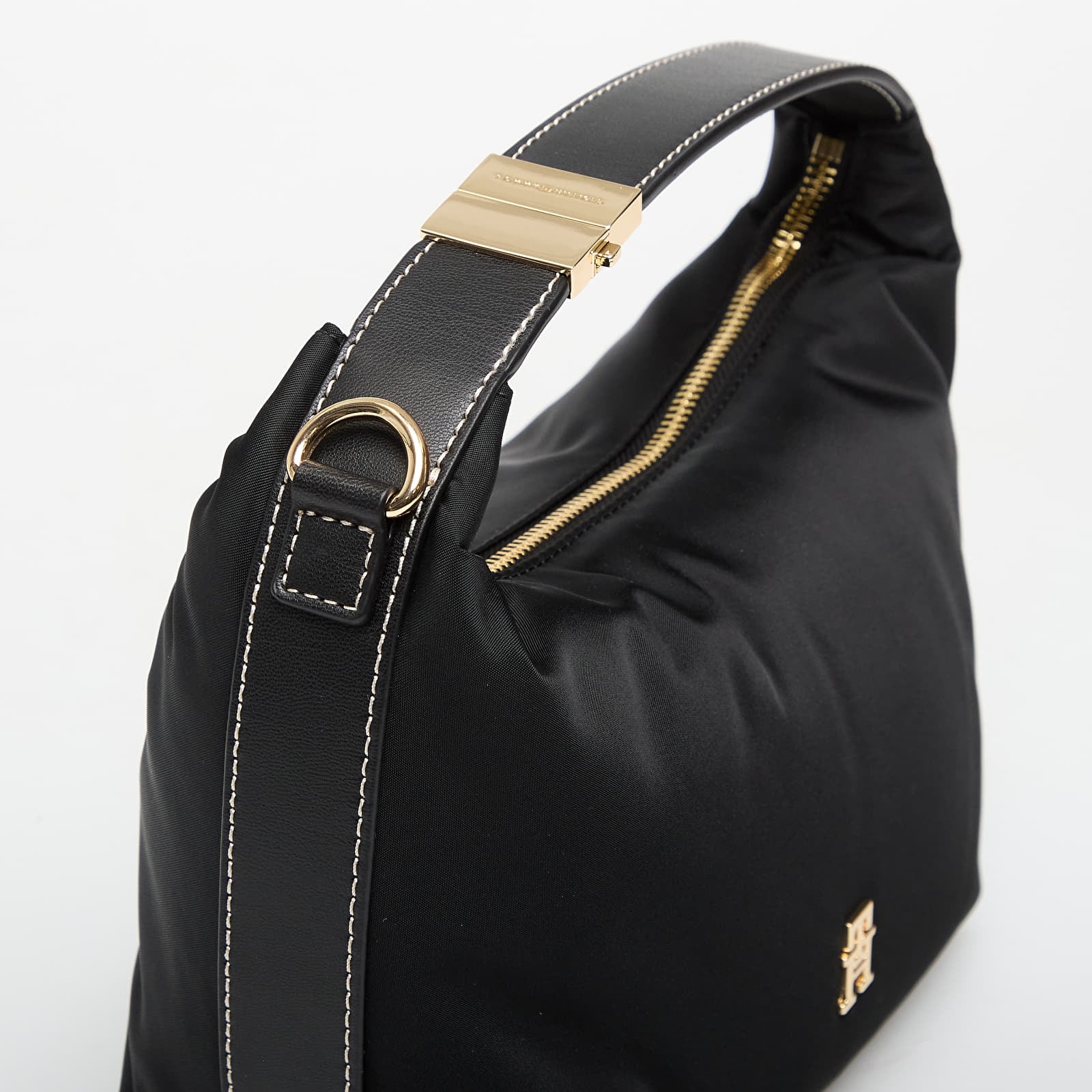 Kabelky Tommy Hilfiger Th Go Crossover Nylon Black