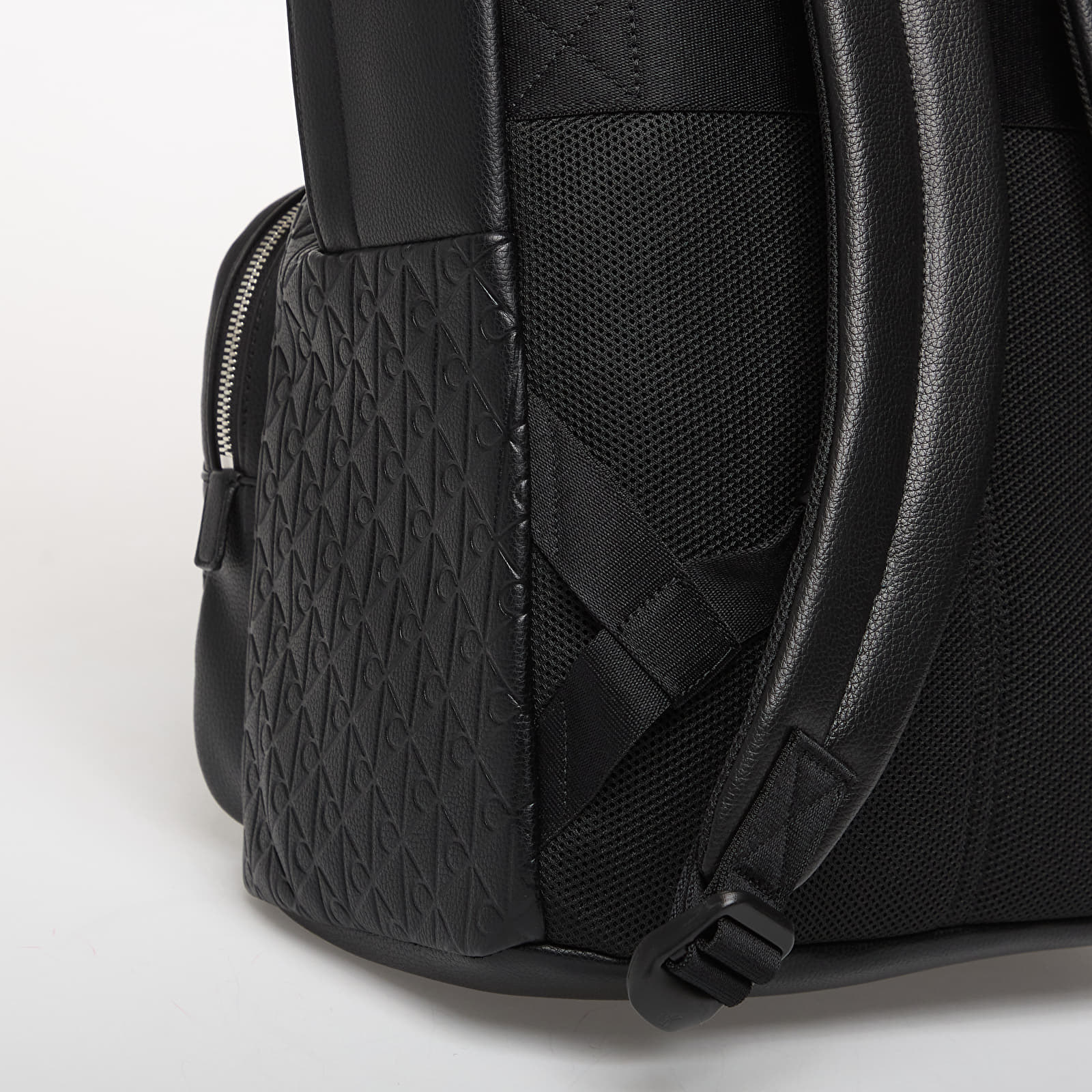 Plecaki męskie Calvin Klein Emblem Aop Emboss Round Backpack Black