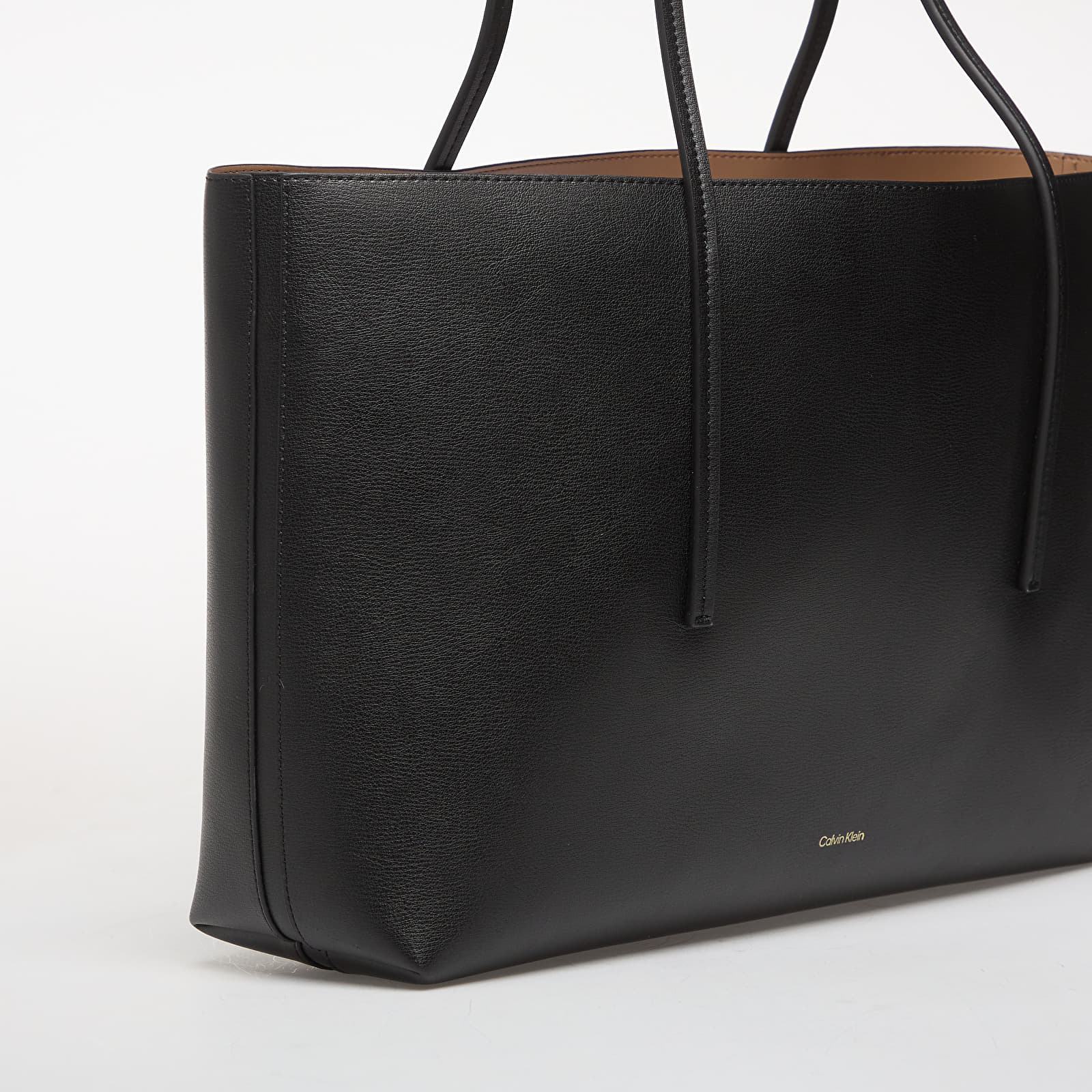 Bolsas de mão Calvin Klein Foil Logo Tote W/ Pouch Black