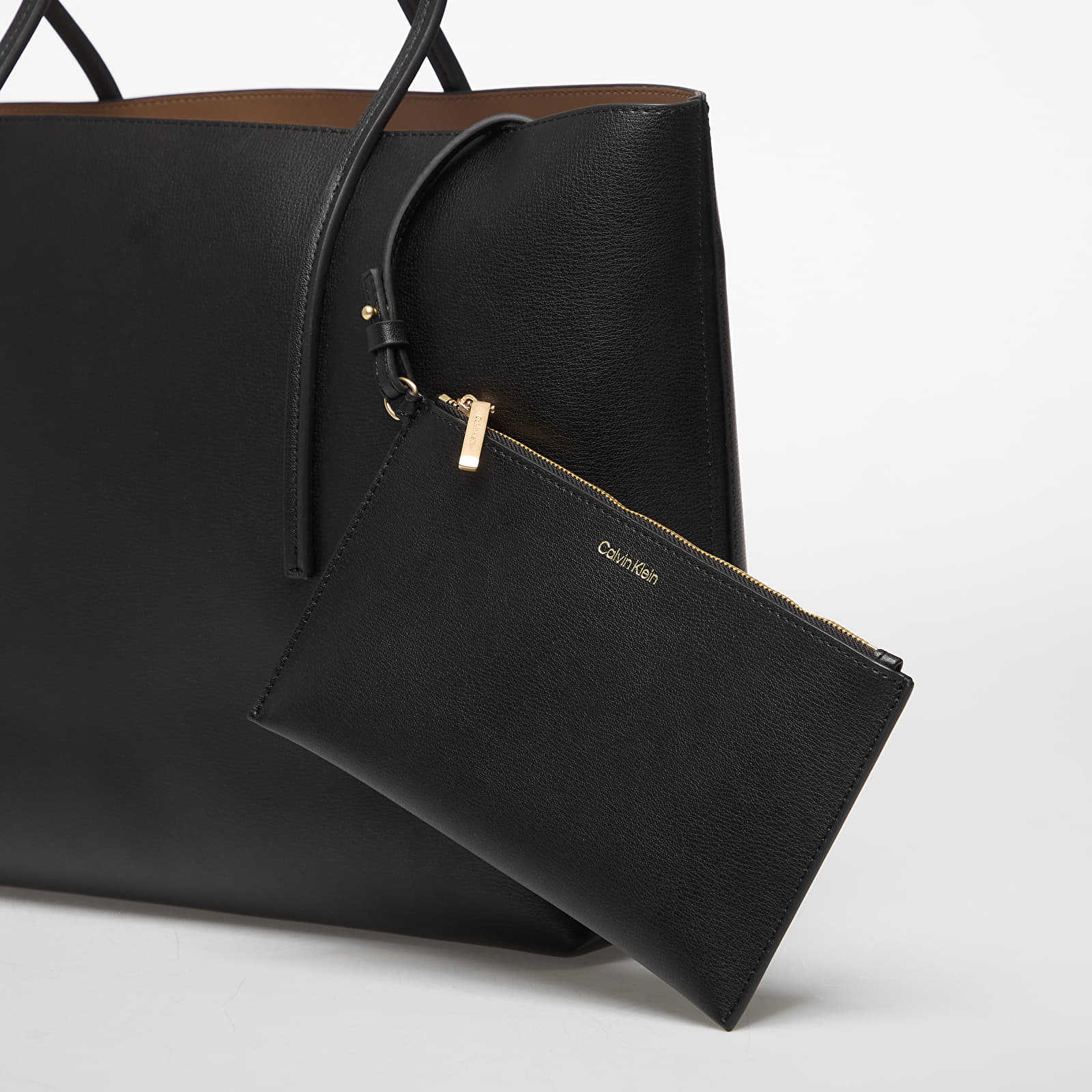 Bolsas de mão Calvin Klein Foil Logo Tote W/ Pouch Black