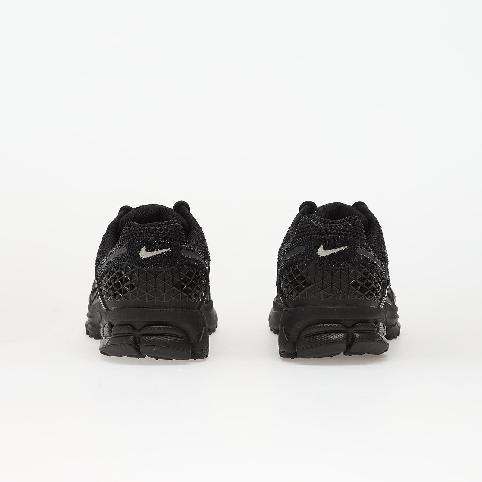 Damesko Nike W Zoom Vomero 5 Black/ Black-Mtlc Silver-Anthracite-White
