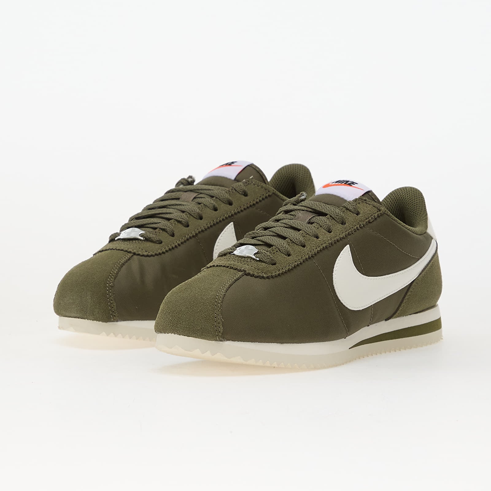 Skor för kvinnor Nike W Cortez Med Olive/ Sail