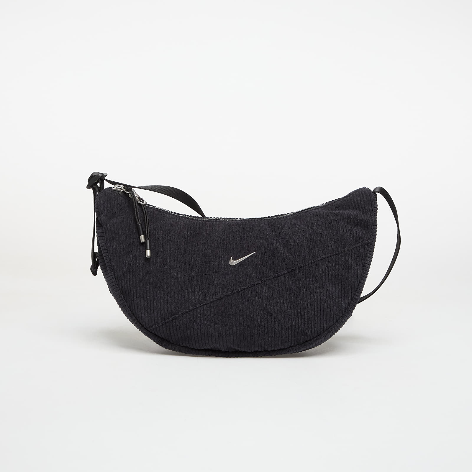 Ανδρικές τσάντες ώμου Nike Aura Crescent Crossbody Bag 4L Black/ Black/ Mt Silver Brl