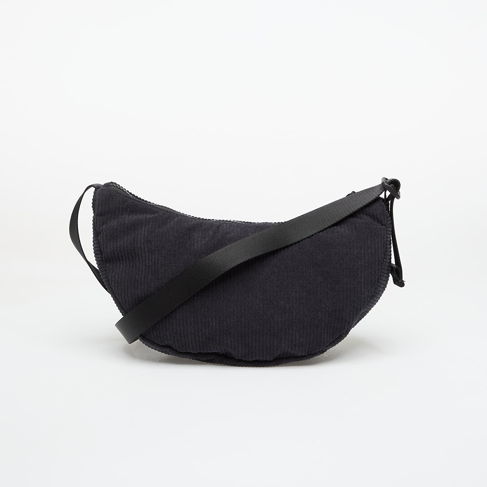 Ανδρικές τσάντες ώμου Nike Aura Crescent Crossbody Bag 4L Black/ Black/ Mt Silver Brl