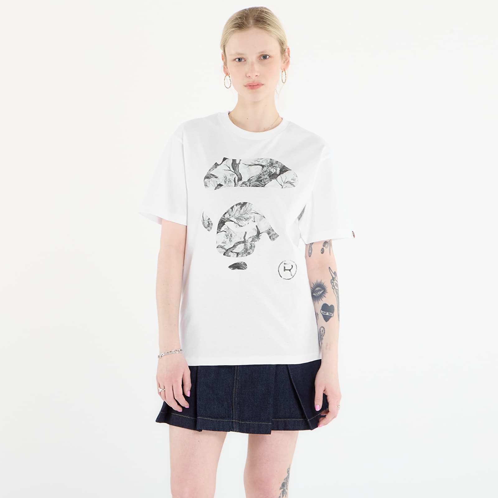 T-skjorter for menn A BATHING APE Tree Edge Camo Ape Face Tee UNISEX White