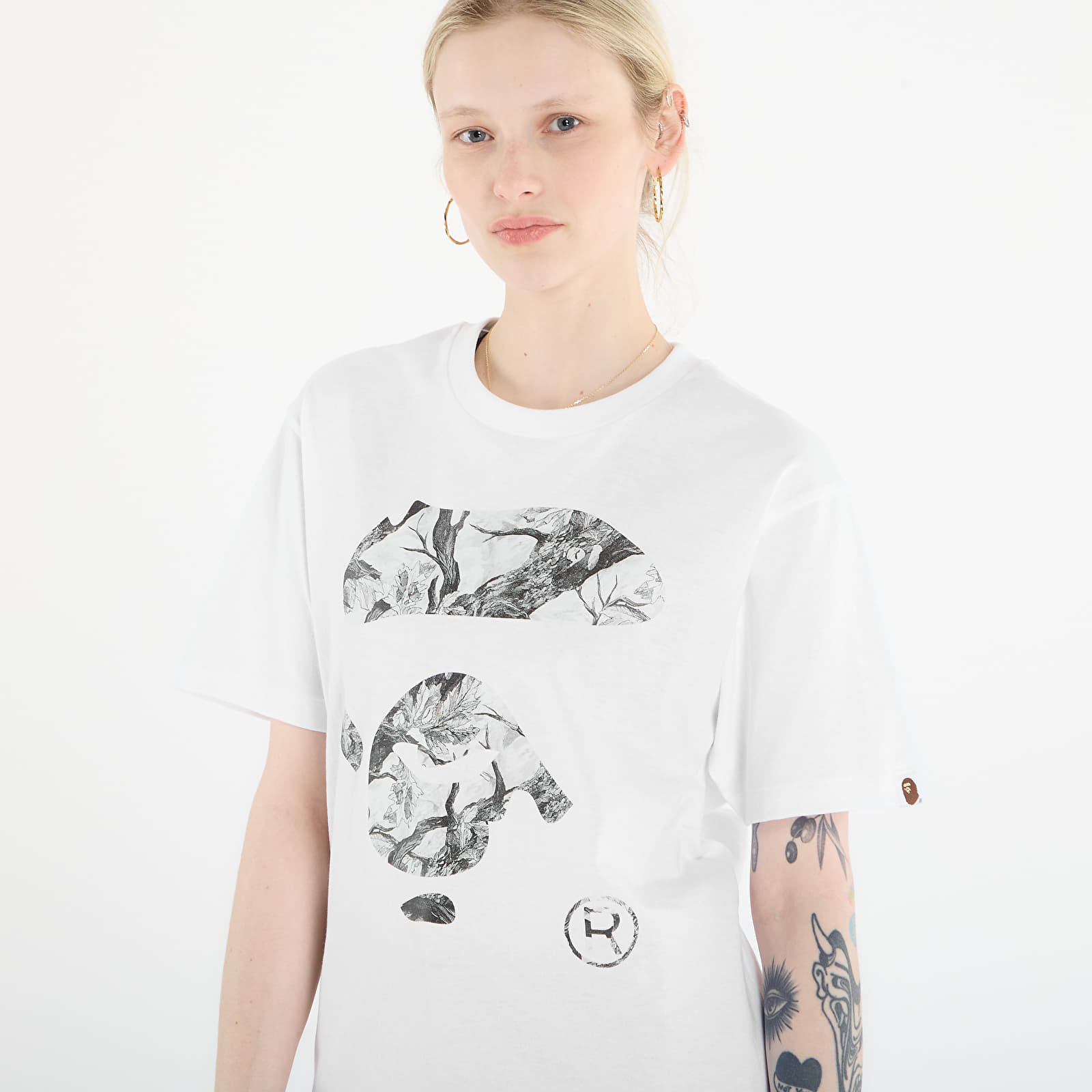 T-skjorter for menn A BATHING APE Tree Edge Camo Ape Face Tee UNISEX White