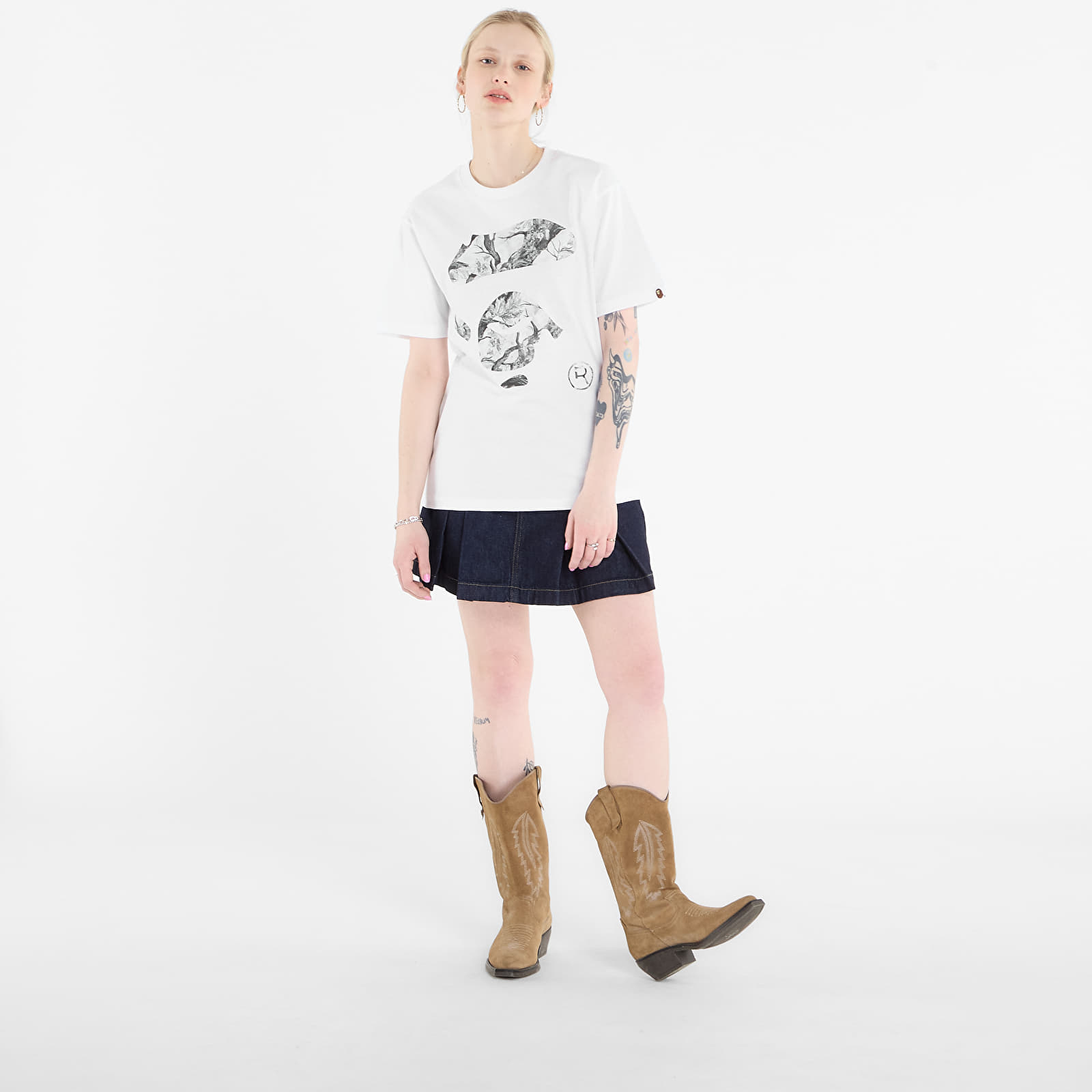 T-skjorter for menn A BATHING APE Tree Edge Camo Ape Face Tee UNISEX White