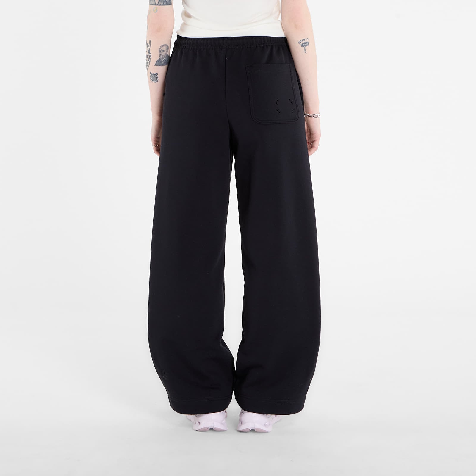 Ženske trenerke On Club Collective Pants Black