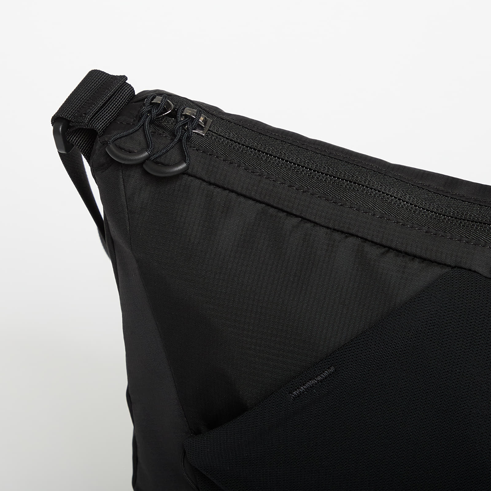 Crossbody-vesker Salomon ACS Shoulder Bag Black