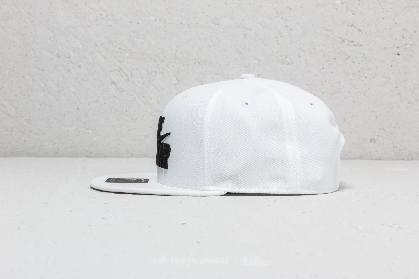 Nike air true cap top