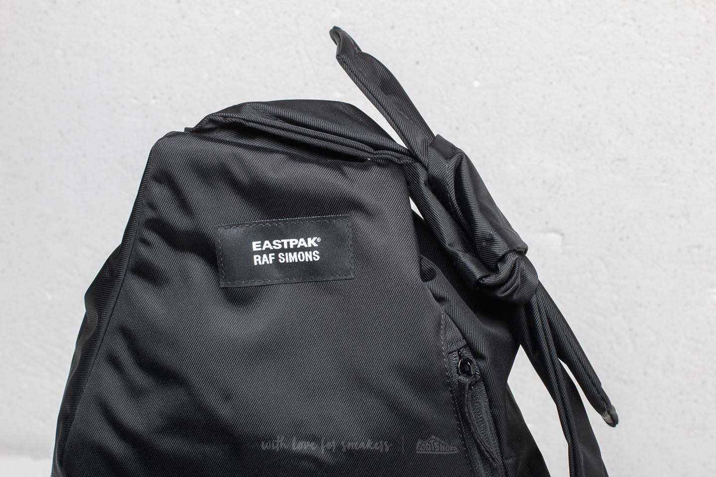 Eastpak raf sales simons sling bag