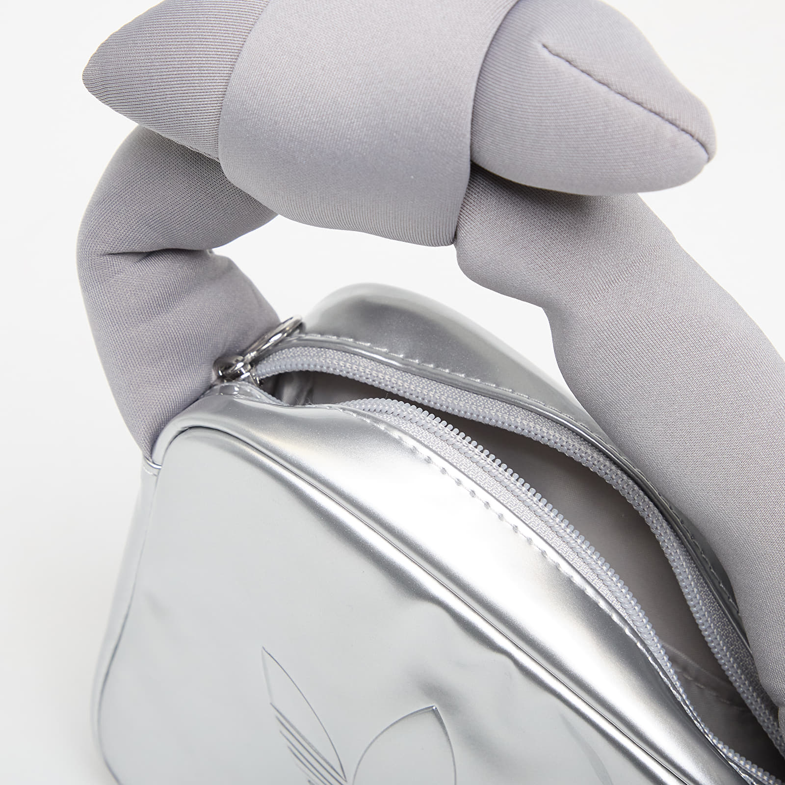 Handtaschen adidas Mini Airliner Bag Silver Met./ Aurora Coffee/ Shadow Brown