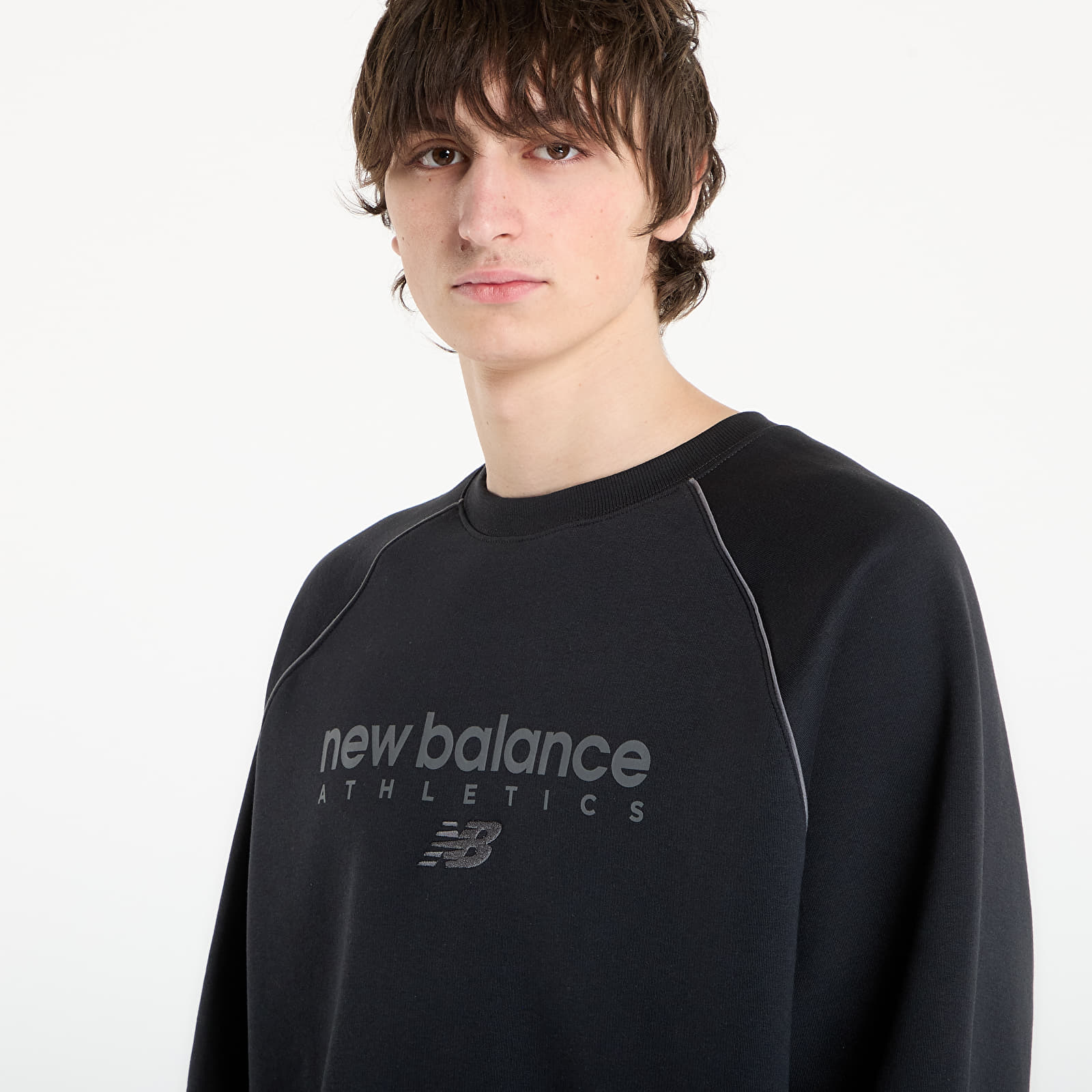 Pánské mikiny New Balance Linear Graphic Fleece Crew Black