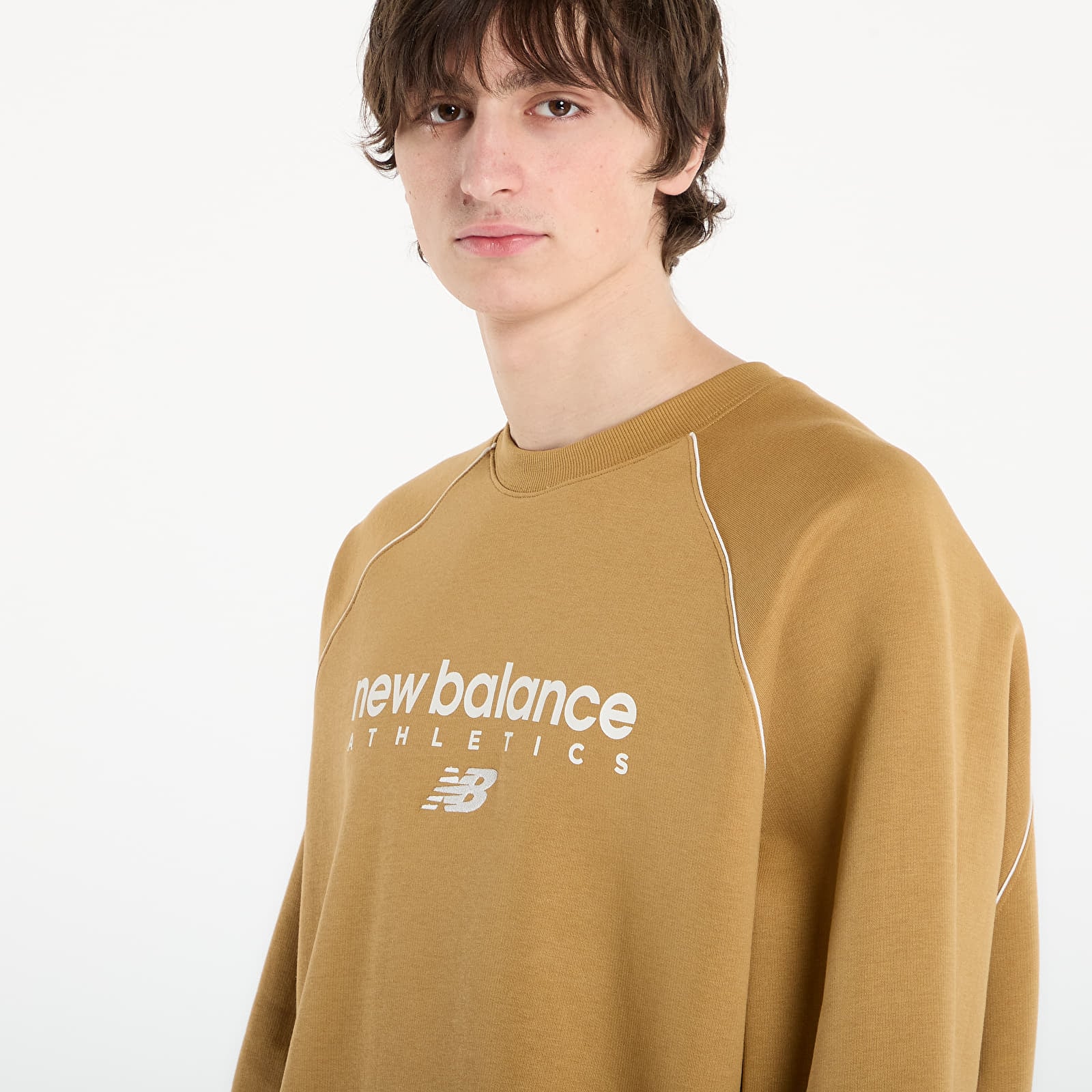 Hoodies für Männer New Balance Linear Graphic Fleece Crew Stucco