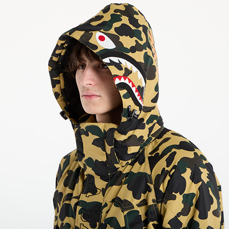 A BATHING APE 1St Camo Shark Snowboard Jacket M Yellow | Footshop