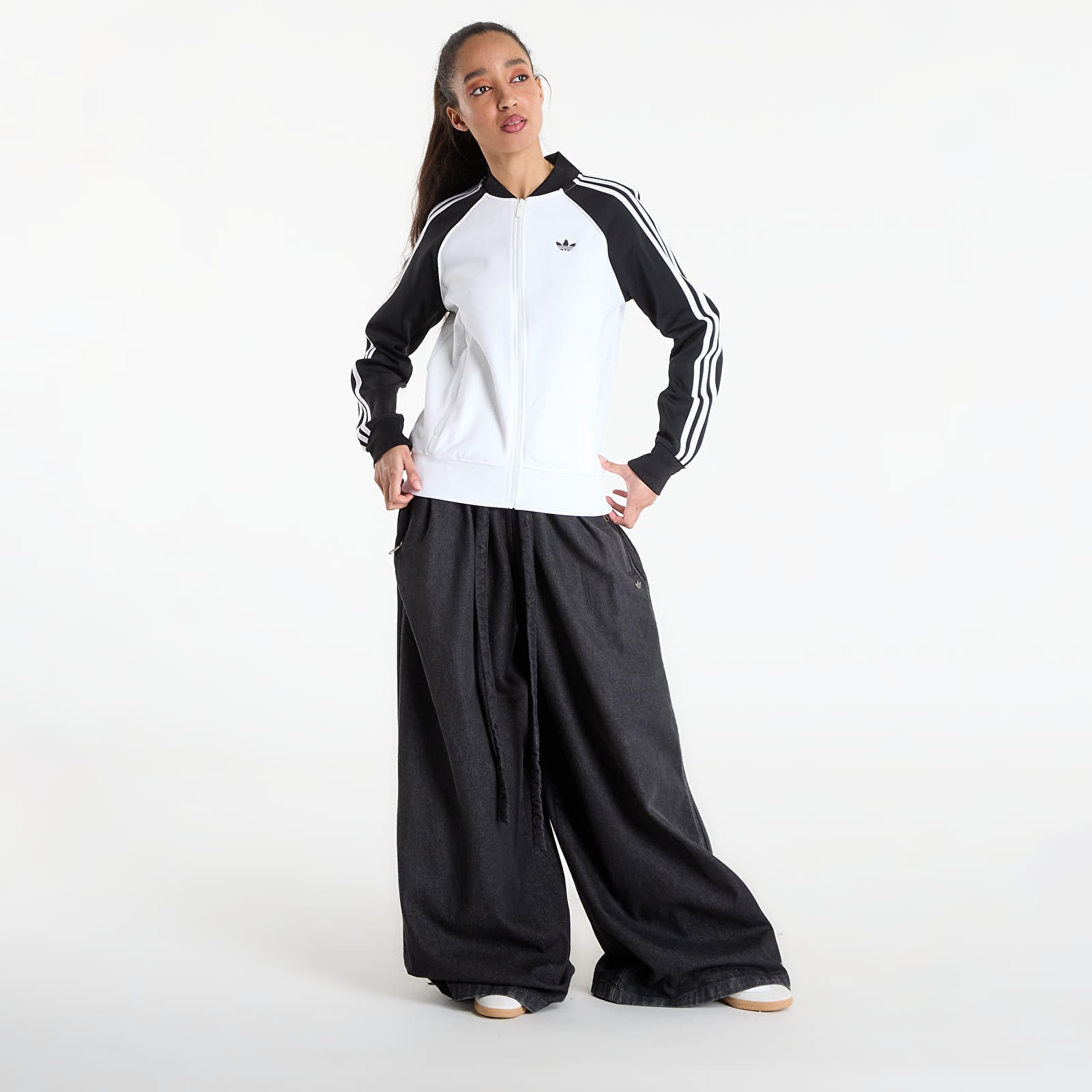 Hupparit ja collegepaidat adidas Sst Tt White/ Black