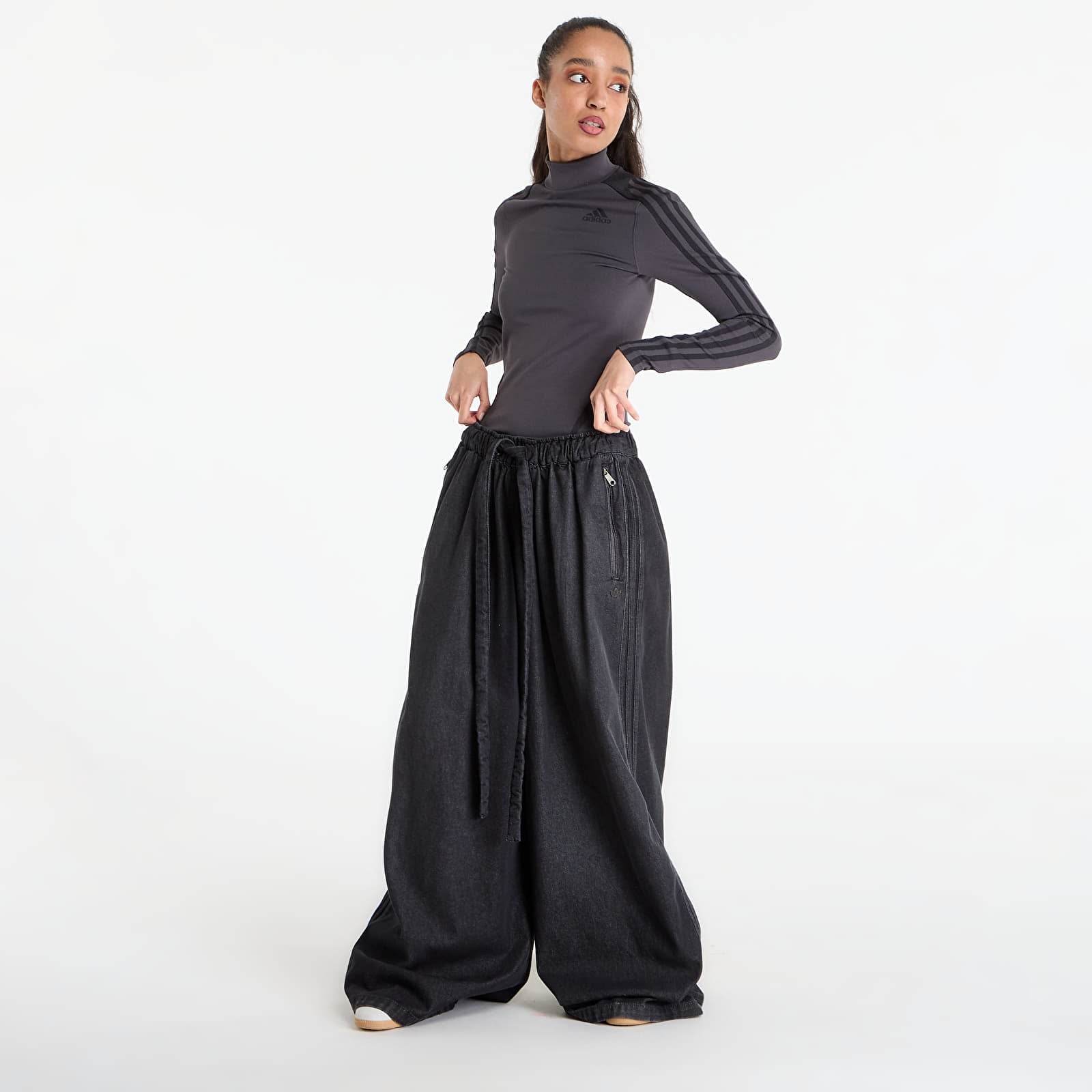 Dámske jeans adidas P Ess Denim Track Pants True Black Denim