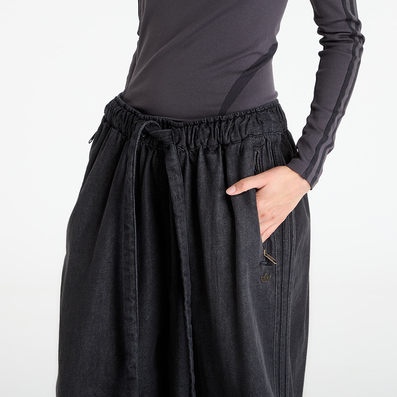 Dámske jeans adidas P Ess Denim Track Pants True Black Denim