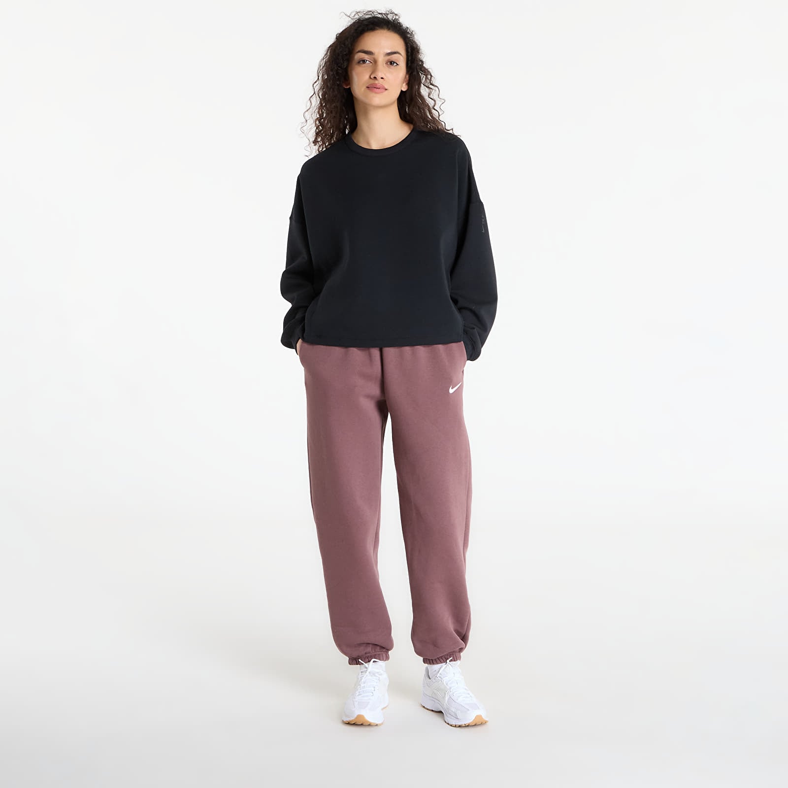 Damen T-Shirts  Nike 24.7 ImpossiblySoft Women's Dri-FIT Oversized Crew-Neck Top Black/ Dk Smoke Grey