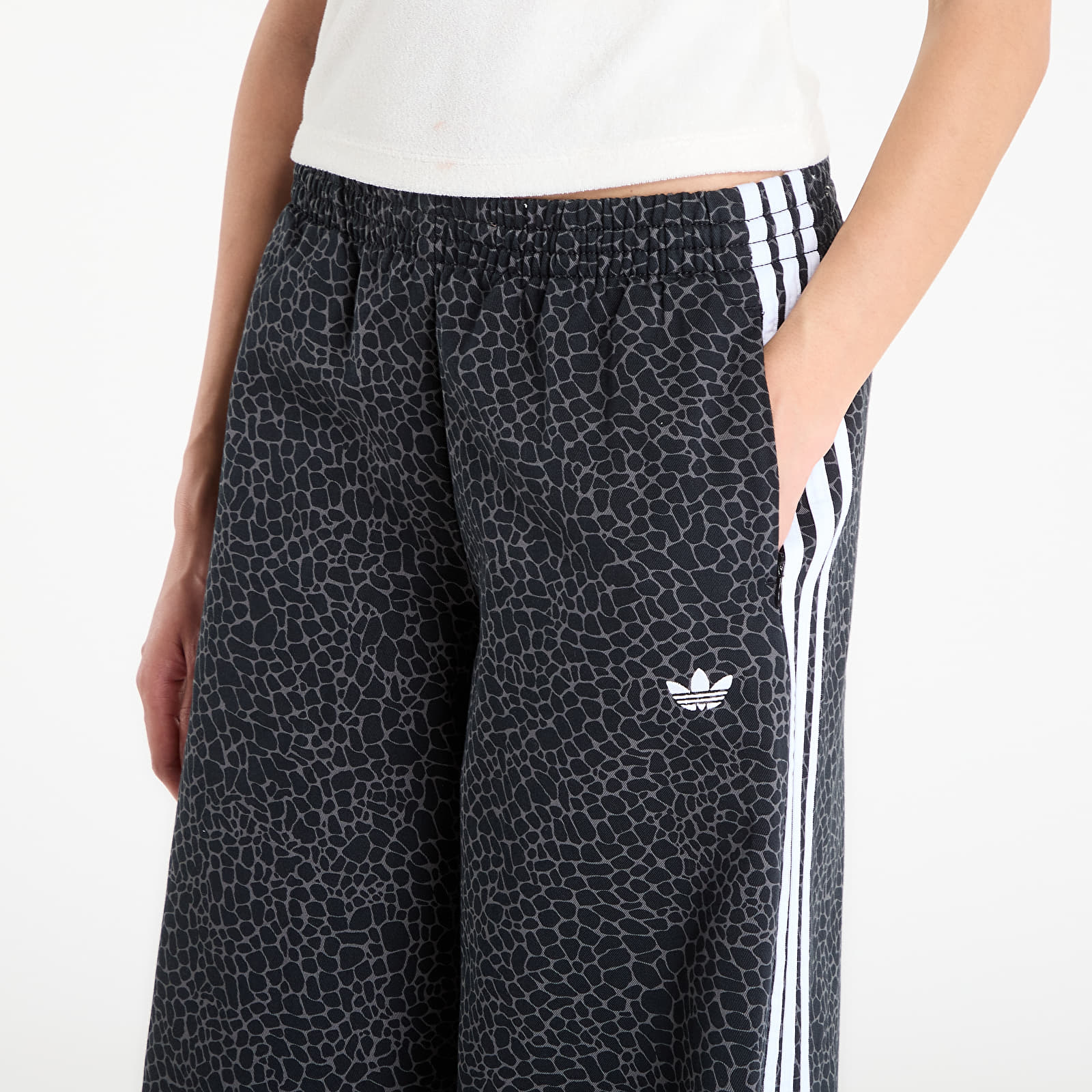 Naisten housut adidas  Firebird Oversized AOP Denim Pants Black/ Grey Six