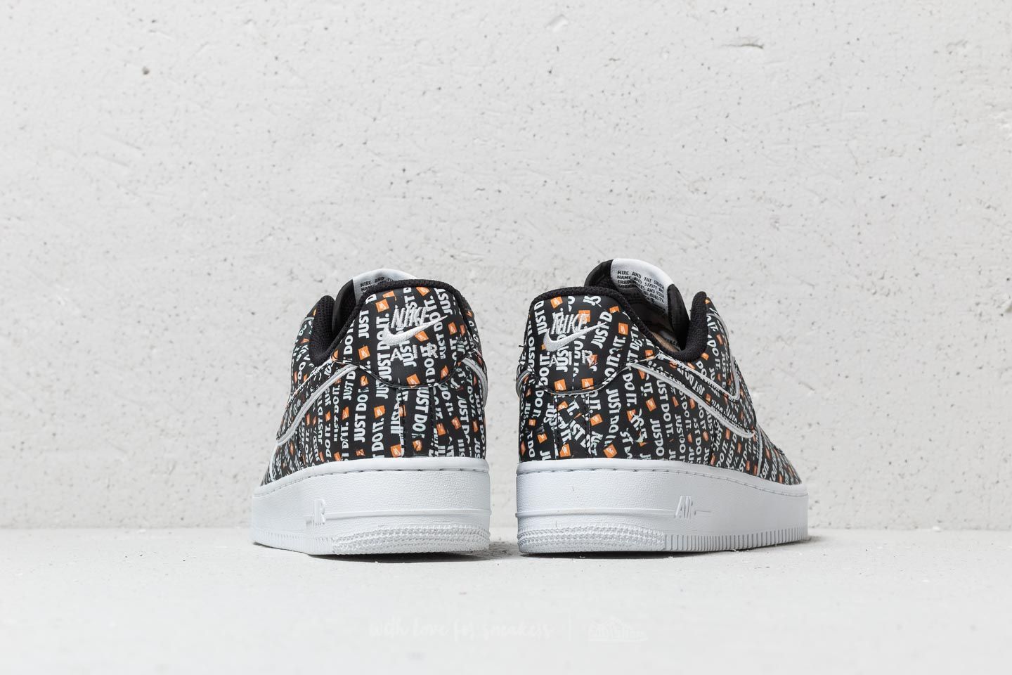 Scarpe uomo Nike Air Force 1 '07 LV8 JDI Black/Black-White-Total Orange