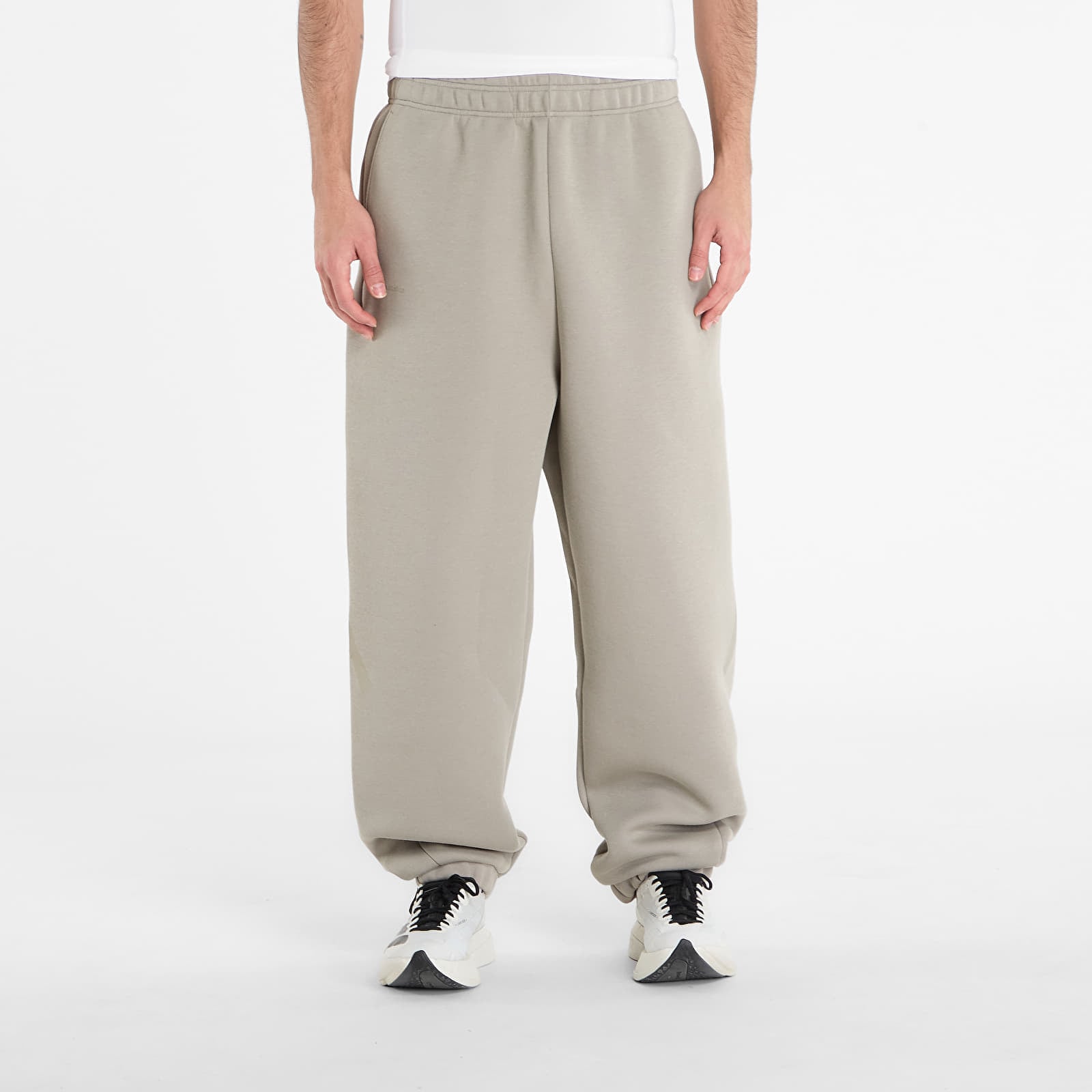 Pantaloni de trening adidas Es Z.N.E. Track Pants Putty Beige L