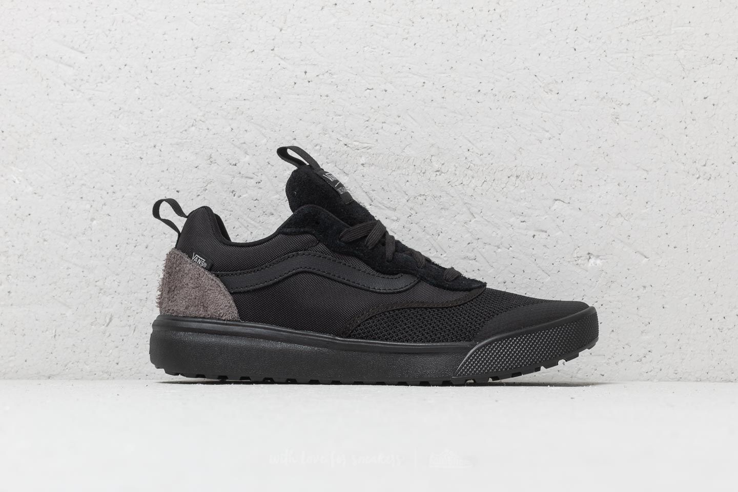 Vans ultrarange hi peat black top