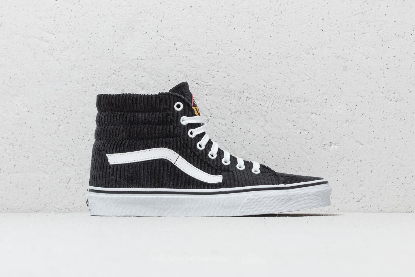 Vans authentic store design assembly