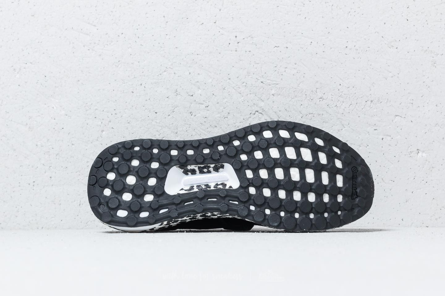 Ultra boost triple black bottom deals